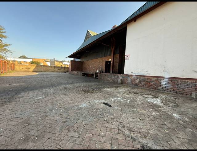 703M² WAREHOUSE TO LET IN CHLOORKOP